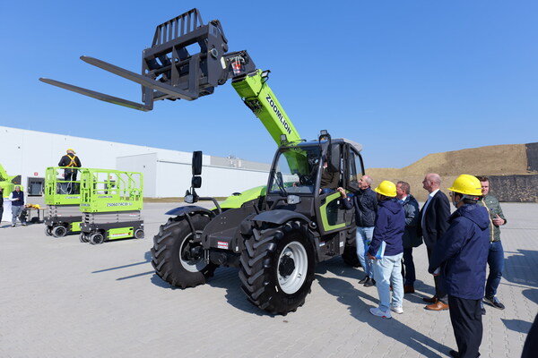 Zoomlion เสริมศักยภาพการผลิตและการบริการในท้องถิ่น หลังโรงงาน MEWP ในฮังการีเริ่มดำเนินงาน Zoomlion เสริมศักยภาพการผลิตและการบริการในท้องถิ่น หลังโรงงาน MEWP ในฮังการีเริ่มดำเนินงาน