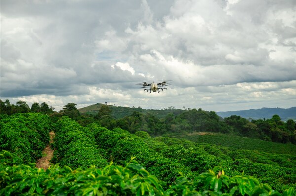 DJI Agriculture เผยว่าการนำโดรนการเกษตรมาใช้ทั่วโลกลดการปล่อยคาร์บอนลงได้ 51 ล้านตัน และช่วยประหยัดน้ำได้ 410 ล้านตันให้แก่เกษตรกรทั่วโลก DJI Agriculture เผยว่าการนำโดรนการเกษตรมาใช้ทั่วโลกลดการปล่อยคาร์บอนลงได้ 51 ล้านตัน และช่วยประหยัดน้ำได้ 410 ล้านตันให้แก่เกษตรกรทั่วโลก