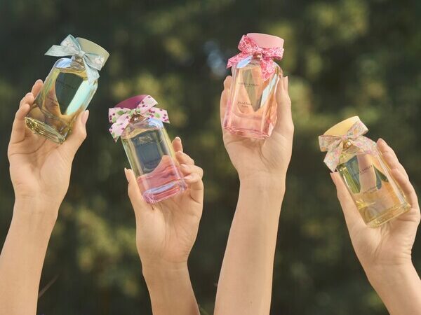 Laura Ashley แบรนด์ดังจากอังกฤษ เปิดตัวน้ำหอมสี่กลิ่น ที่ได้รับแรงบันดาลใจจากลายพิมพ์เก่าแก่ Laura Ashley แบรนด์ดังจากอังกฤษ เปิดตัวน้ำหอมสี่กลิ่น ที่ได้รับแรงบันดาลใจจากลายพิมพ์เก่าแก่