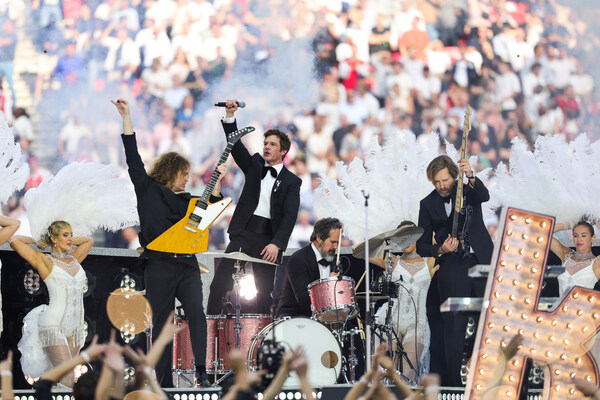 THE KILLERS ระเบิดความมันส์ในโชว์เปิดสนามนัดชิงชนะเลิศการแข่งขันยูฟ่าแชมเปียนส์ลีกที่นำเสนอโดย PEPSI®