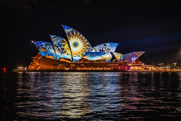 ซิดนีย์เจิดจรัสยิ่งกว่าเคย ด้วยการเปิดฉากอย่างยิ่งใหญ่ของเทศกาล Vivid Sydney 2026