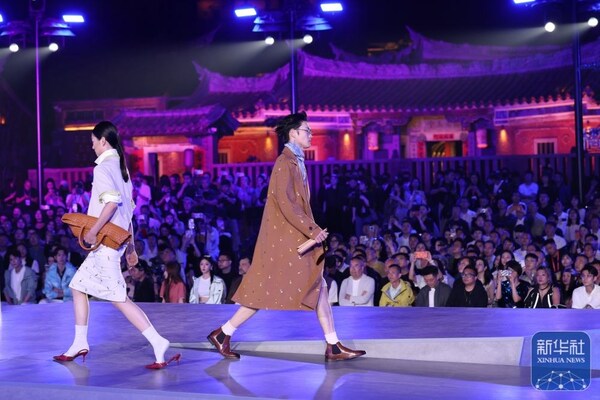 Xinhua Silk Road: มรดกทางวัฒนธรรมอันล้ำค่าของโลกช่วยผลักดันเฉวียนโจวสู่การเป็น "เมืองหลวงแห่งแฟชั่น"